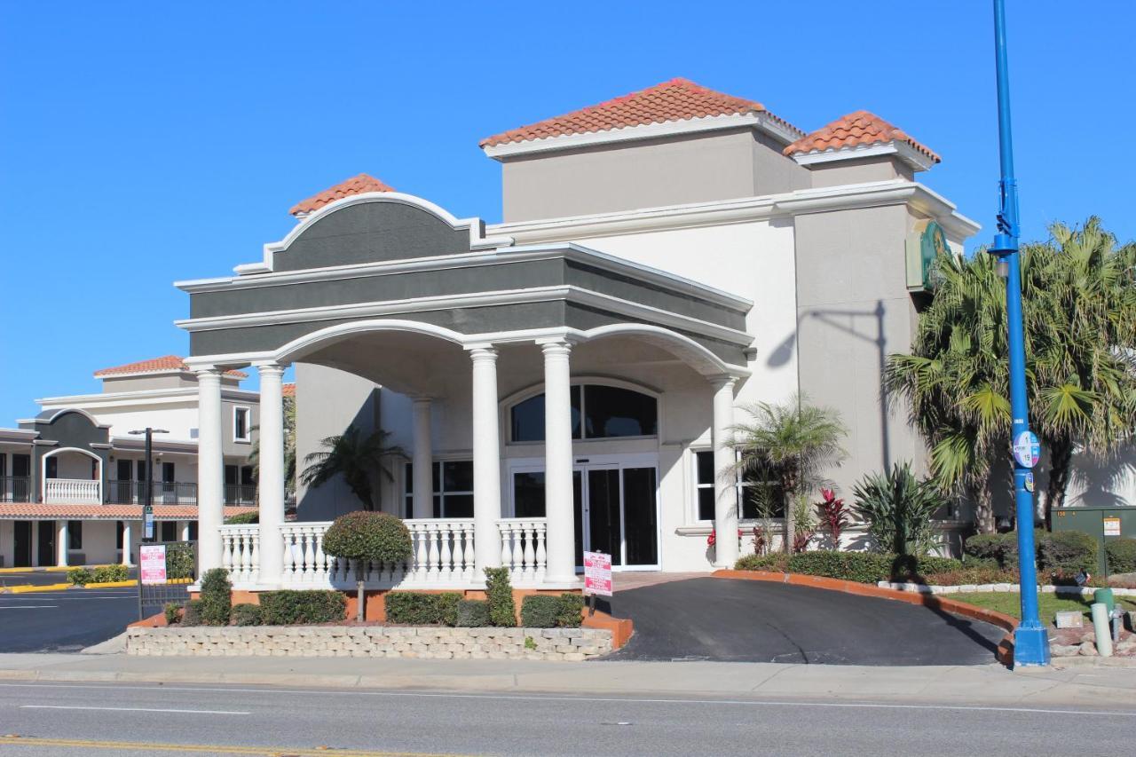 Hotel La Quinta By Wyndham Oceanfront 3*
