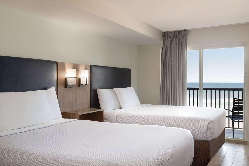 Hotel La Quinta By Wyndham Oceanfront