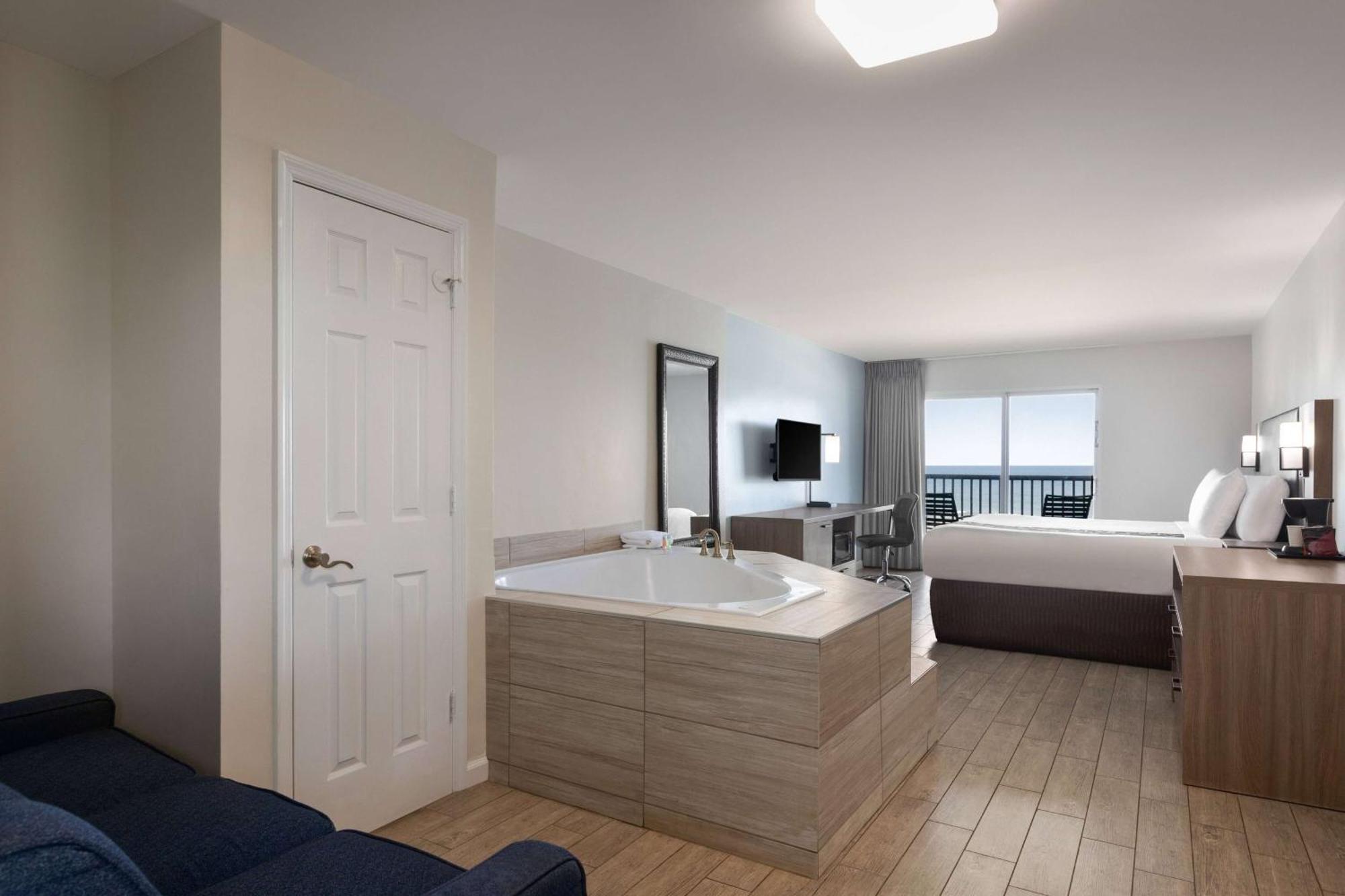 La Quinta By Wyndham Oceanfront 3*