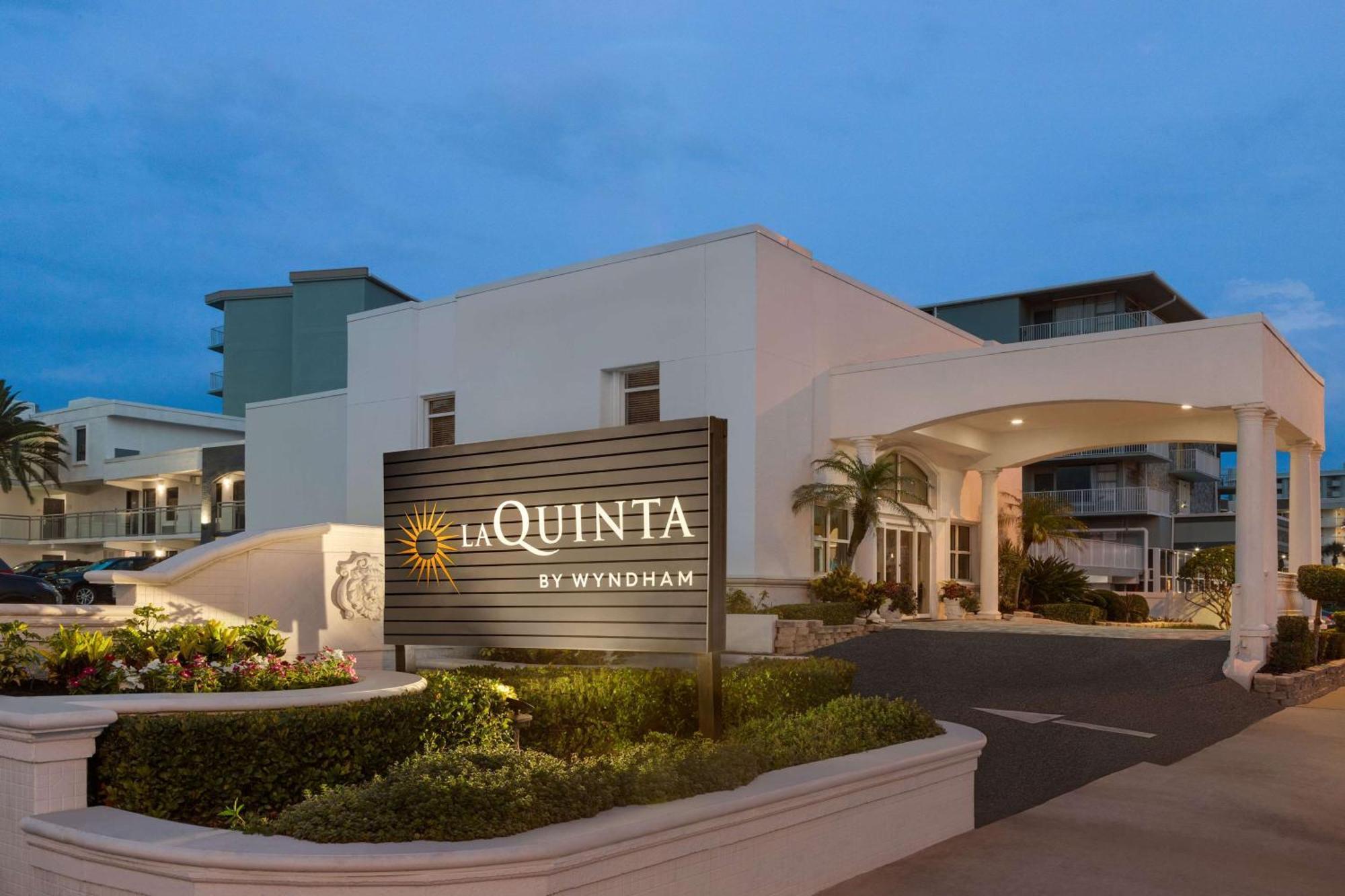 Hotel La Quinta By Wyndham Oceanfront